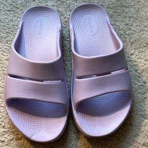 Light purple Oofos size 8
